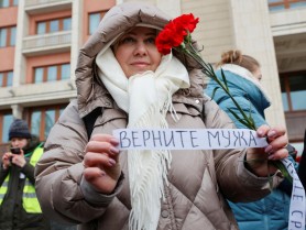 Femeile din Rusia care militează pentru întoarcerea bărbaților trimiși la război în Ucraina, declarate „agenți străini”